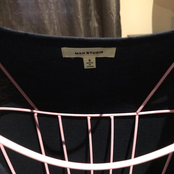 Women’s dress - Picture 3 of 3